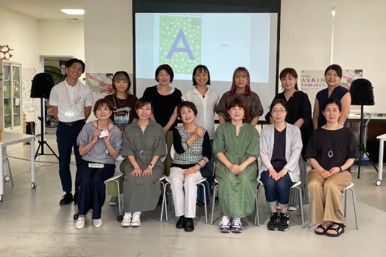 レビューサロンにご参加いただいたみなさんの集合写真